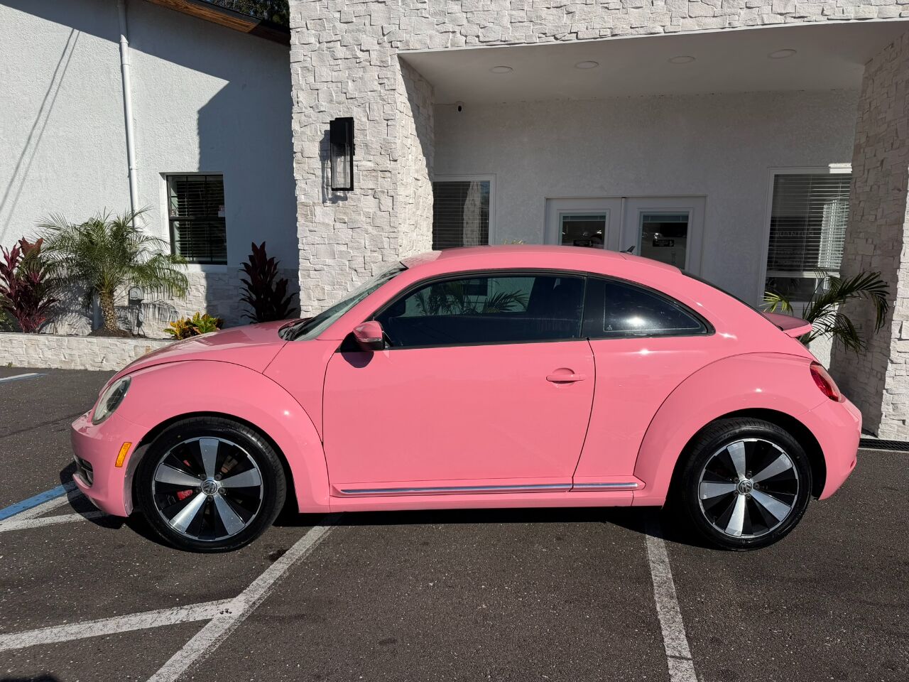 2012 Volkswagen Beetle 2dr Cpe DSG 2.0T Turbo PZEV