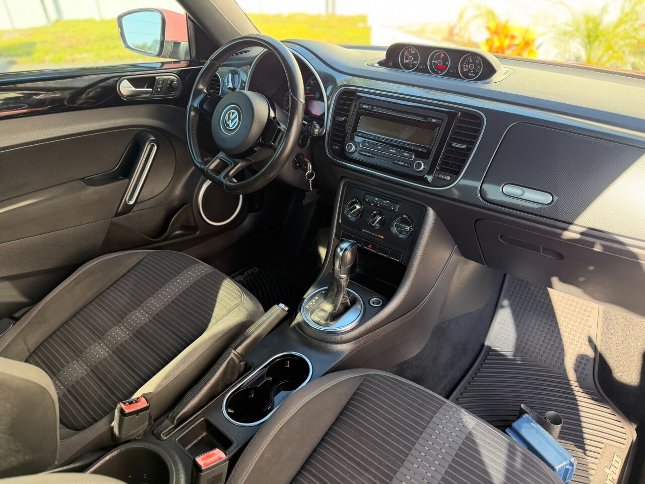 2012 Volkswagen Beetle 2dr Cpe DSG 2.0T Turbo PZEV Jacksonville FL