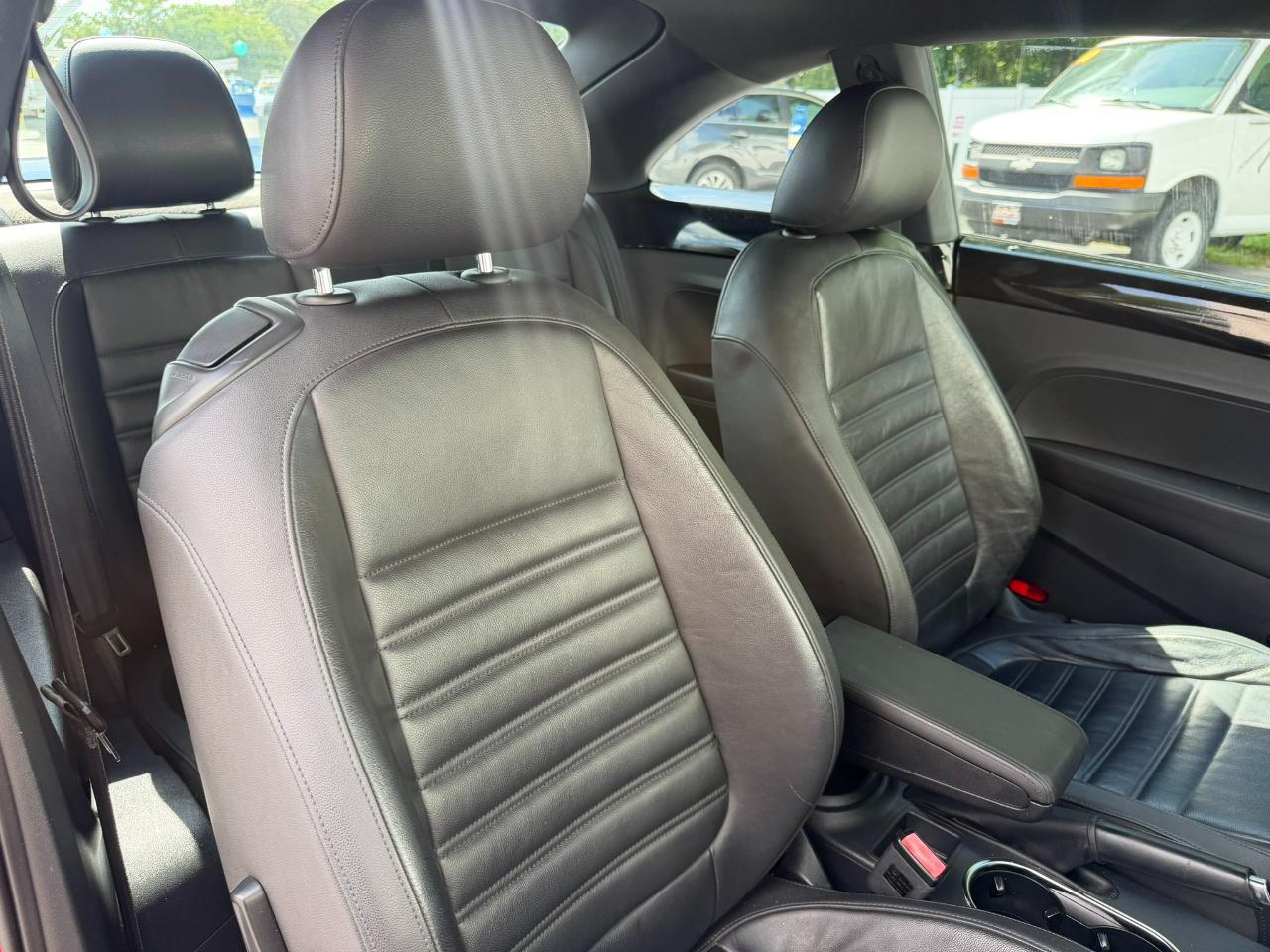 2012 Volkswagen Beetle 2dr Cpe DSG 2.0T Turbo PZEV Jacksonville FL