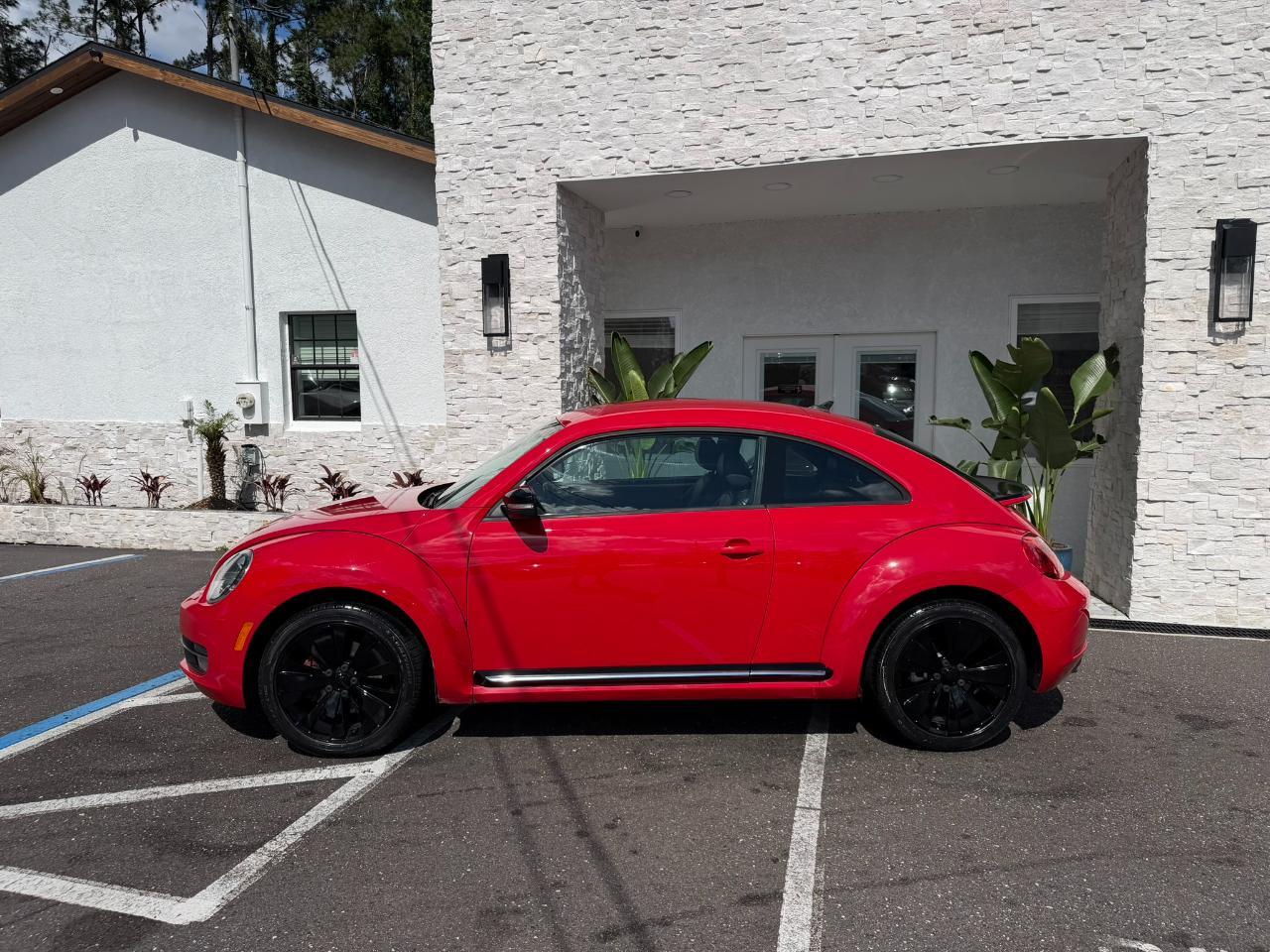 2012 Volkswagen Beetle 2dr Cpe DSG 2.0T Turbo PZEV