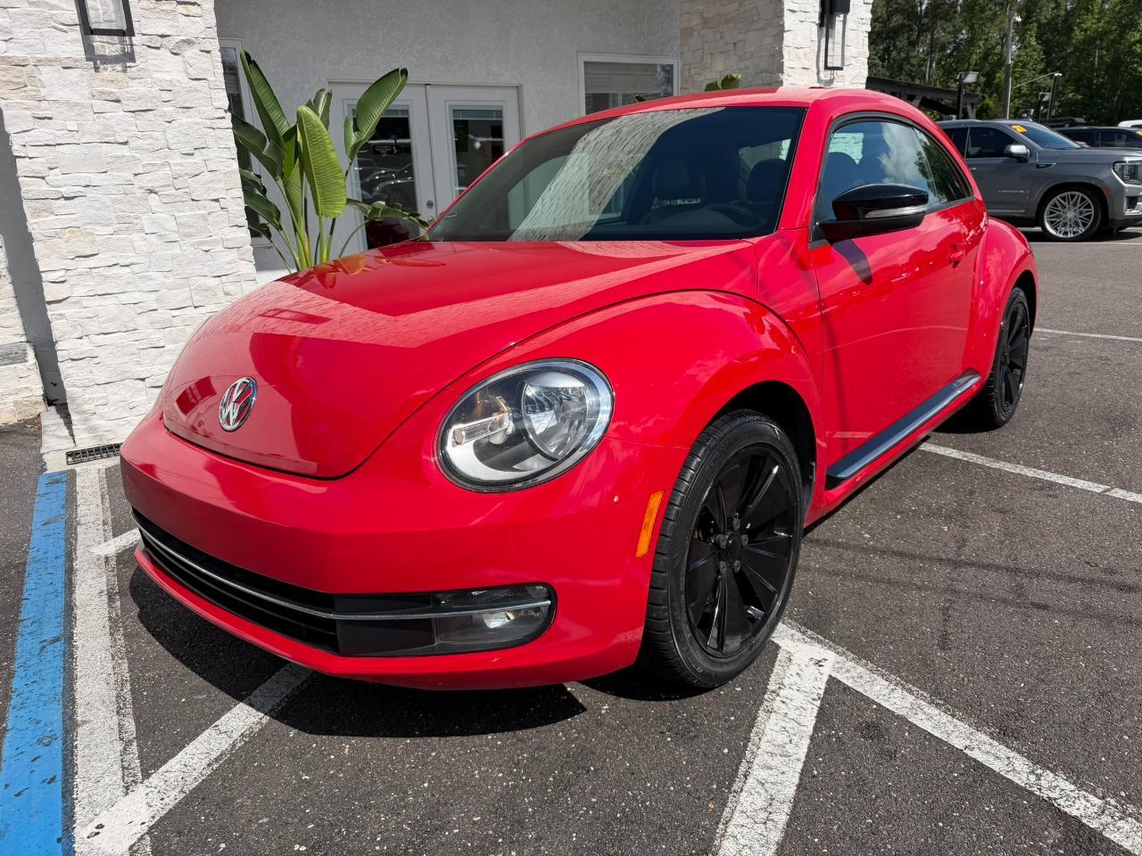 2012 Volkswagen Beetle 2dr Cpe DSG 2.0T Turbo PZEV