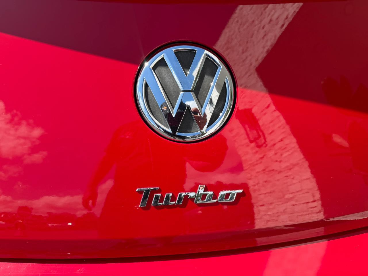 2012 Volkswagen Beetle 2dr Cpe DSG 2.0T Turbo PZEV Jacksonville FL