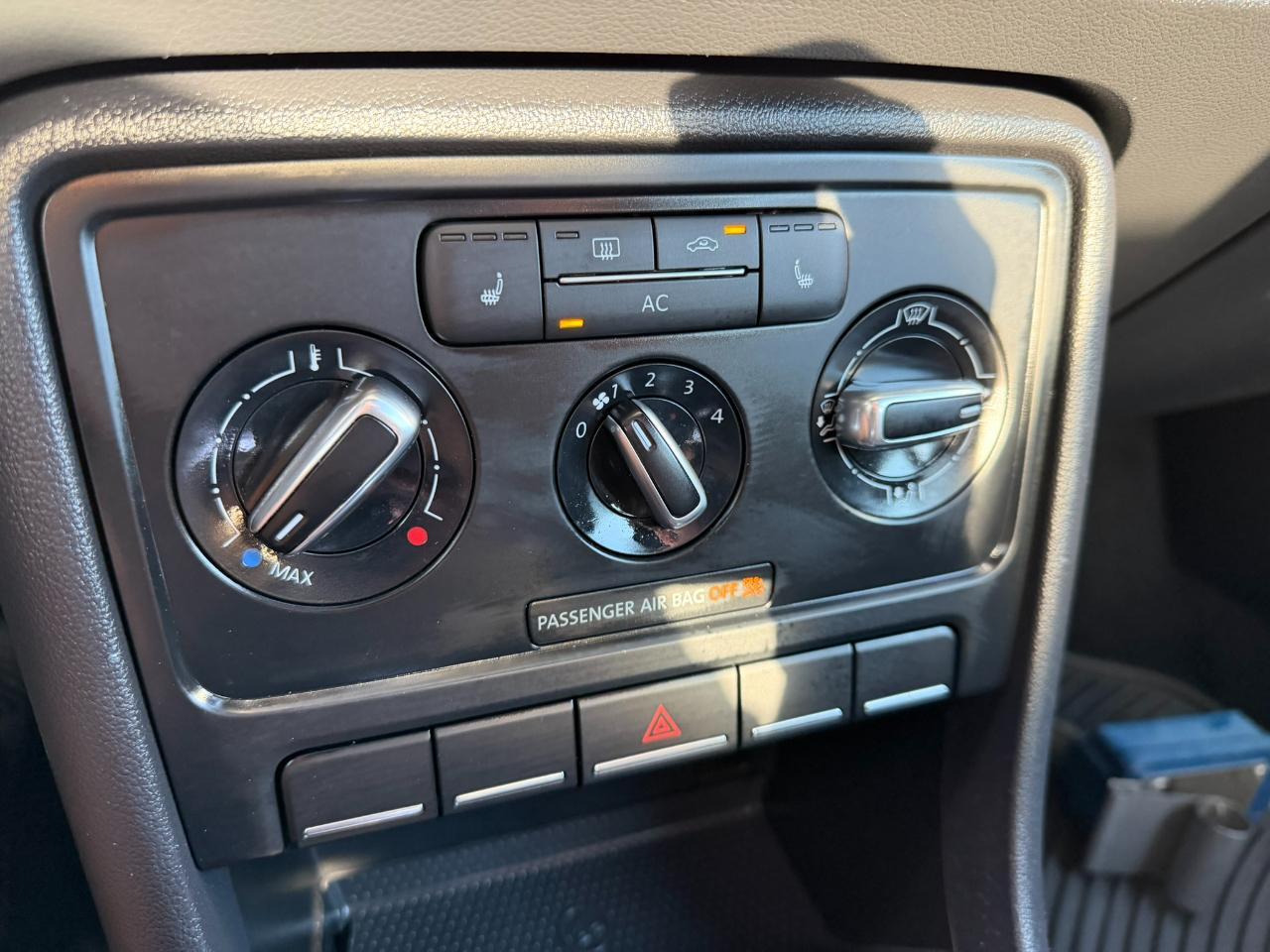 2012 Volkswagen Beetle 2dr Cpe DSG 2.0T Turbo PZEV Jacksonville FL