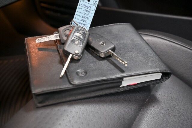 2012 Volkswagen Eos Komfort 2dr Convertible Chicago IL