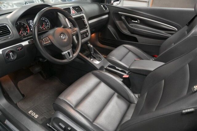 2012 Volkswagen Eos Komfort 2dr Convertible Chicago IL