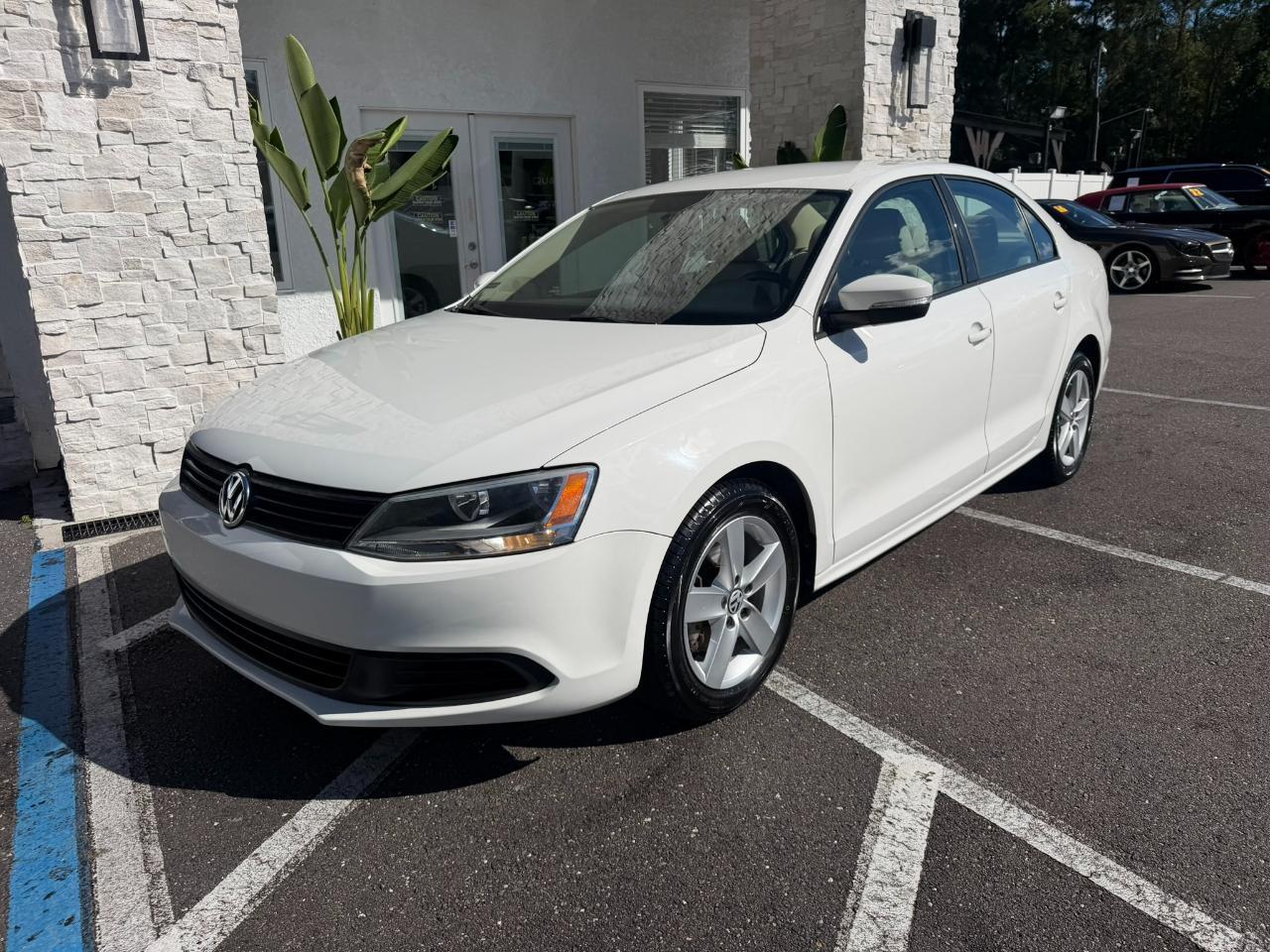 2012 Volkswagen Jetta Sedan 4dr DSG TDI
