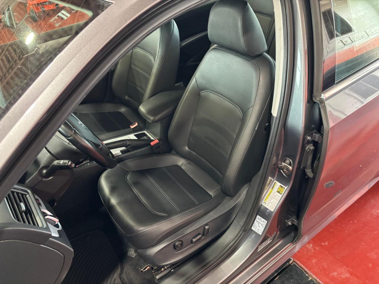 2012 Volkswagen Passat 2.5L SE Franklin OH