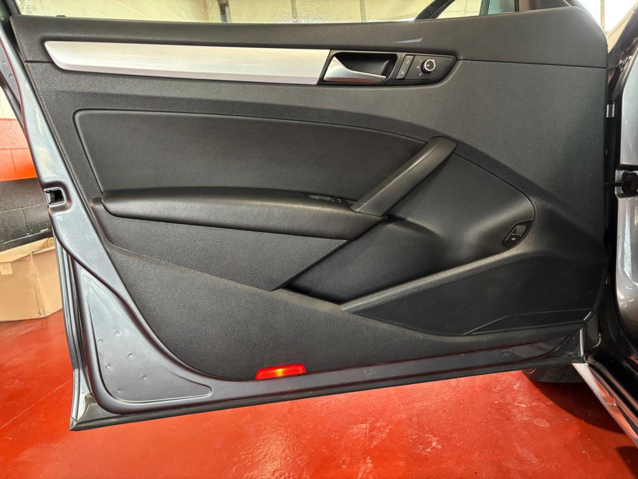 2012 Volkswagen Passat 2.5L SE Franklin OH