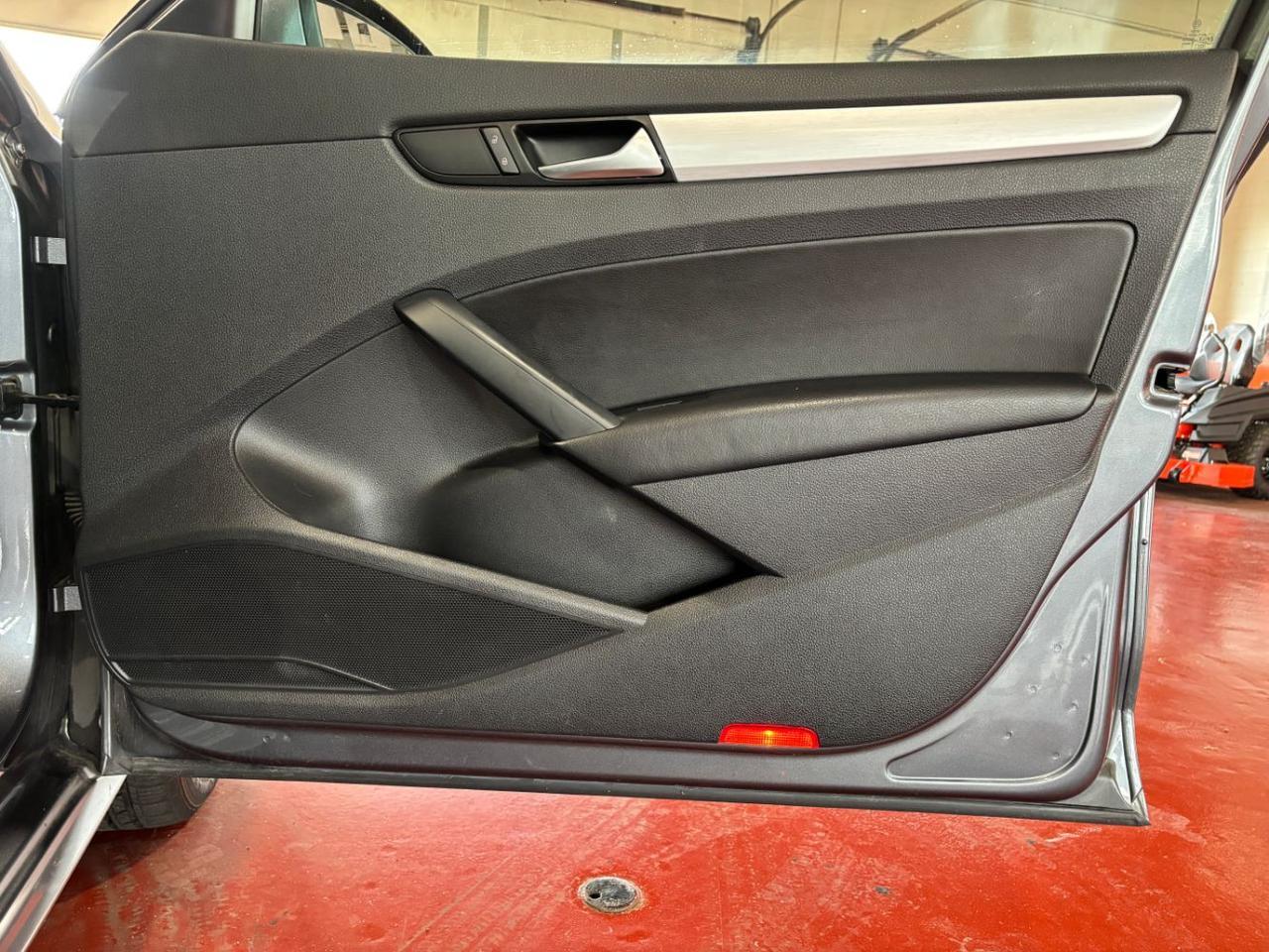 2012 Volkswagen Passat 2.5L SE Franklin OH