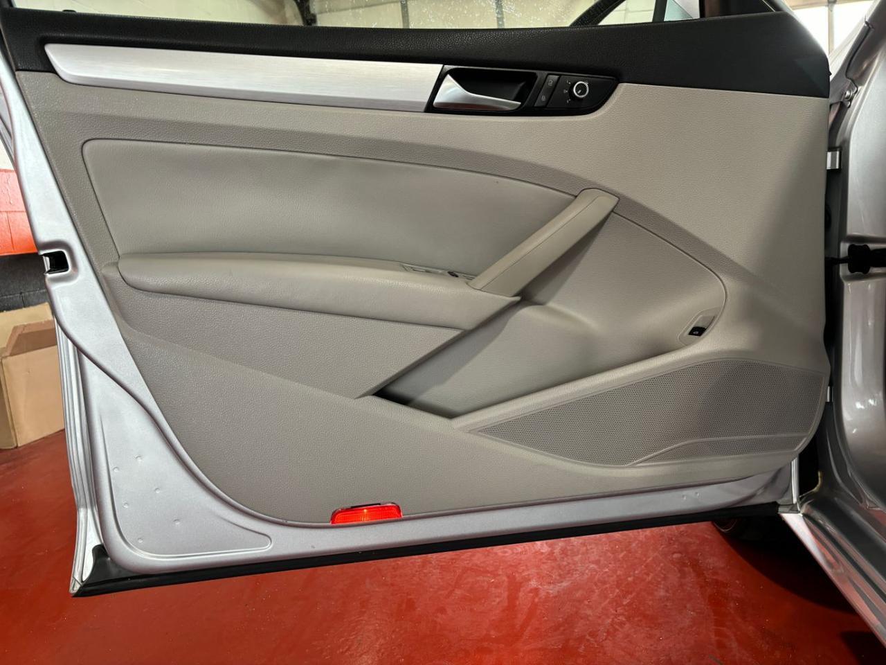 2012 Volkswagen Passat 2.5L SE Franklin OH