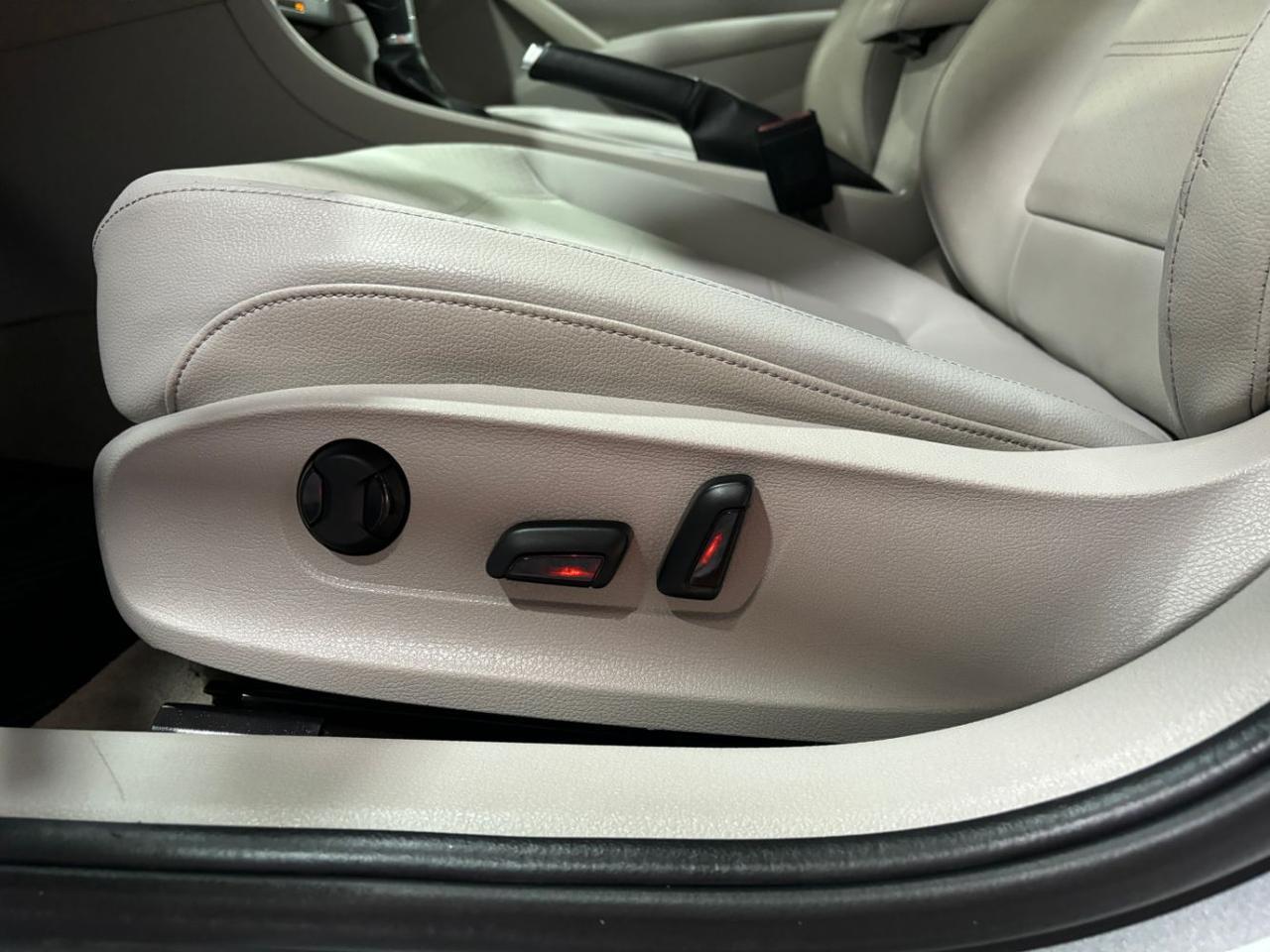 2012 Volkswagen Passat 2.5L SE Franklin OH