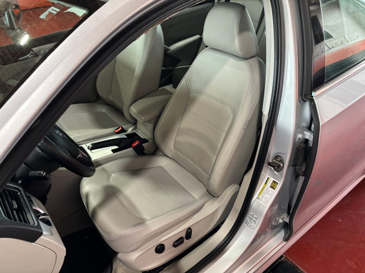 2012 Volkswagen Passat 2.5L SE Franklin OH