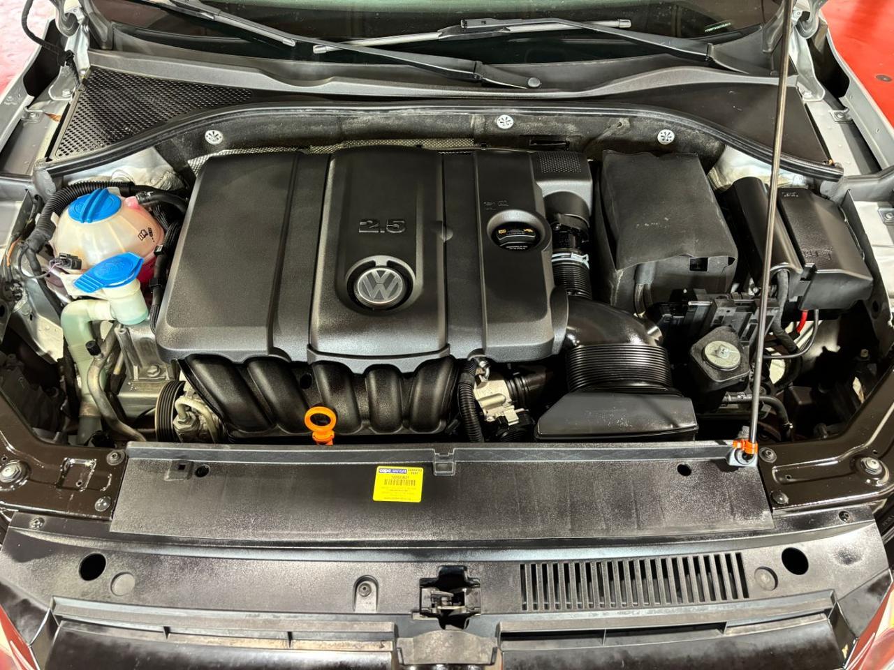 2012 Volkswagen Passat 2.5L SE Franklin OH