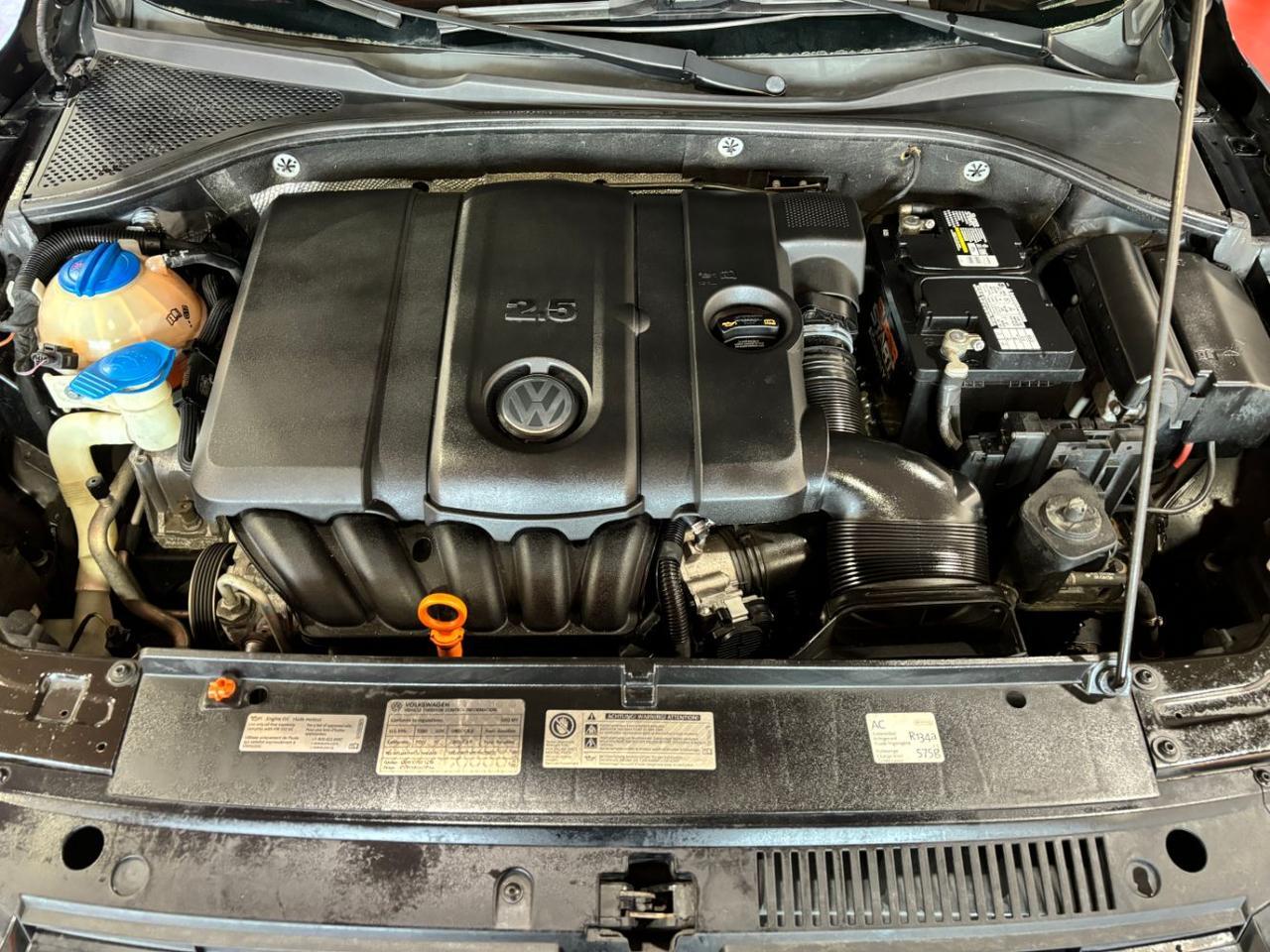 2012 Volkswagen Passat 2.5L SE Franklin OH