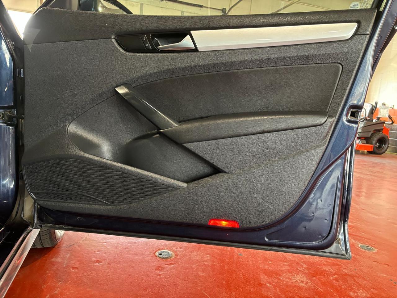 2012 Volkswagen Passat 2.5L SE Franklin OH