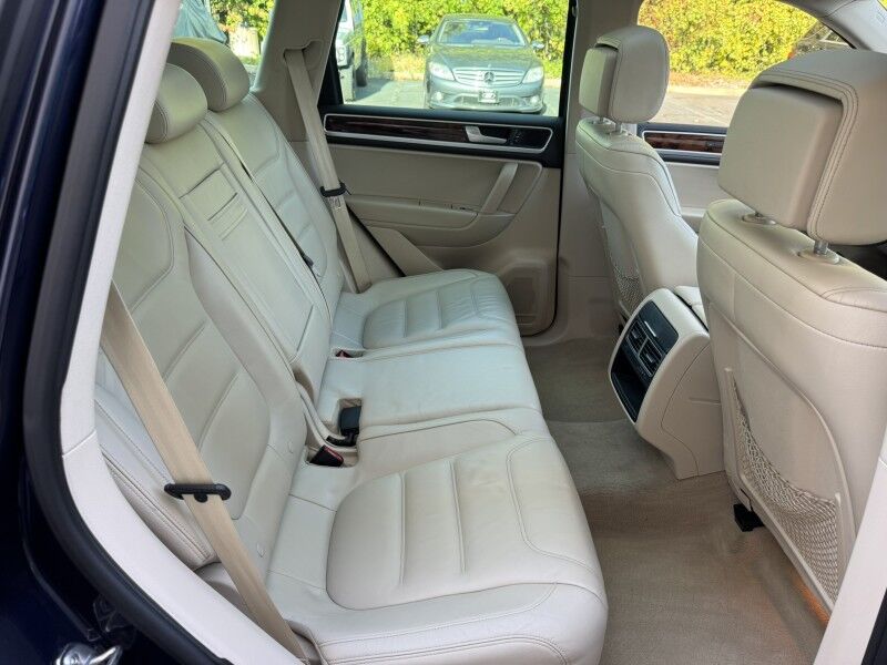 2012 Volkswagen Touareg Lux photo 25