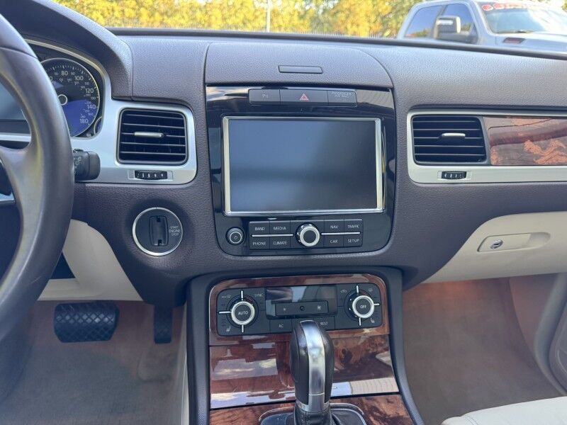 2012 Volkswagen Touareg Lux photo 23