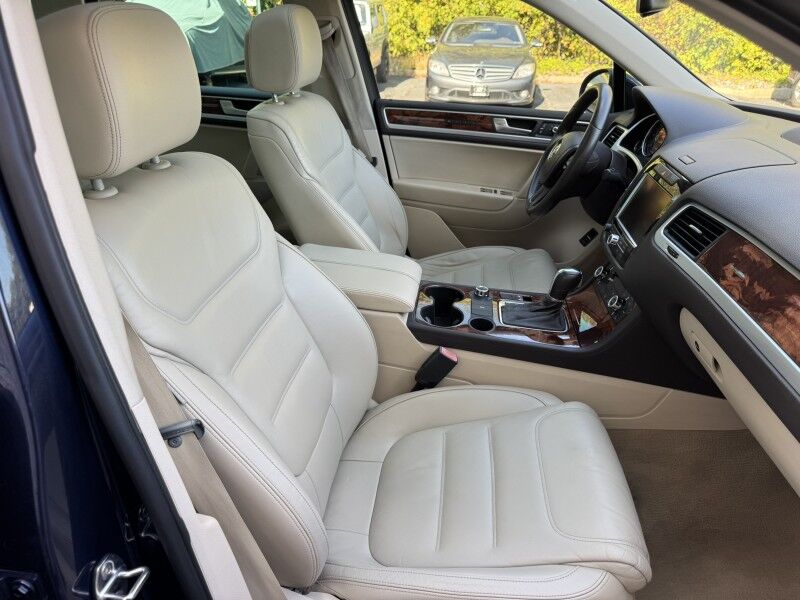 2012 Volkswagen Touareg Lux photo 26
