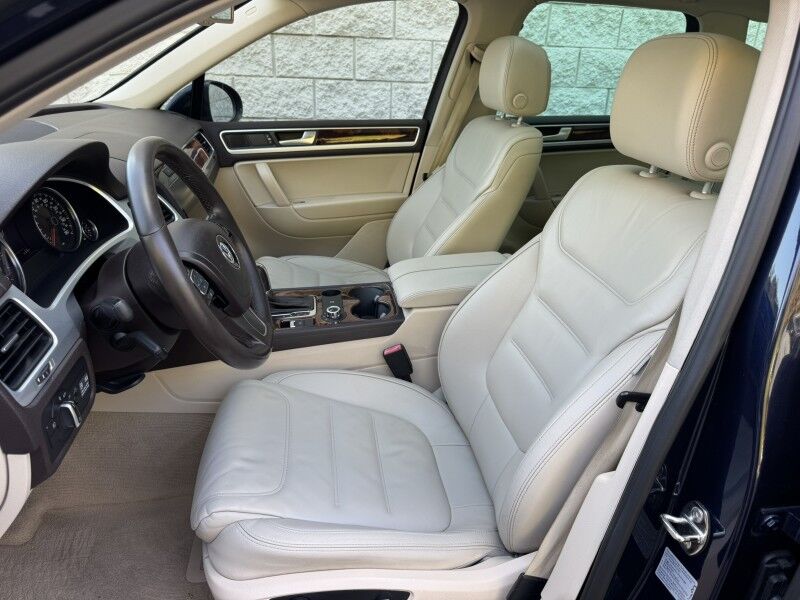 2012 Volkswagen Touareg Lux photo 4