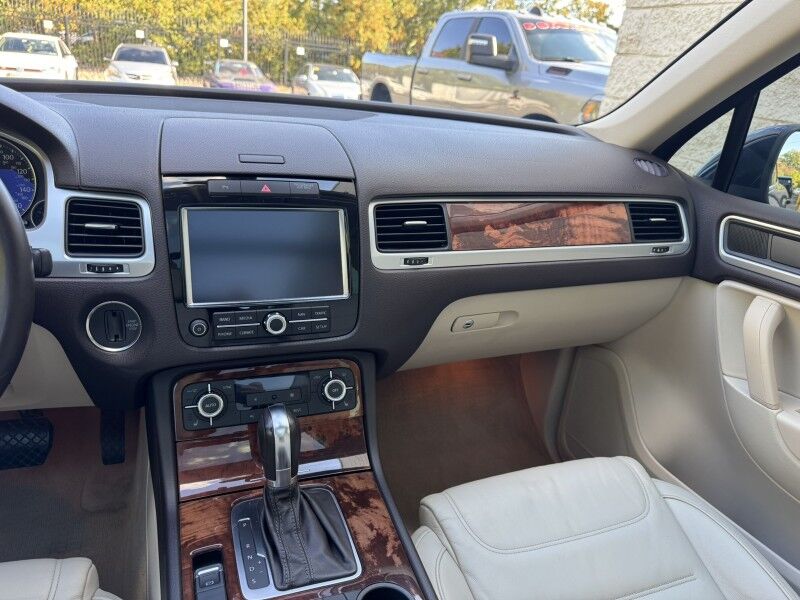 2012 Volkswagen Touareg Lux photo 21