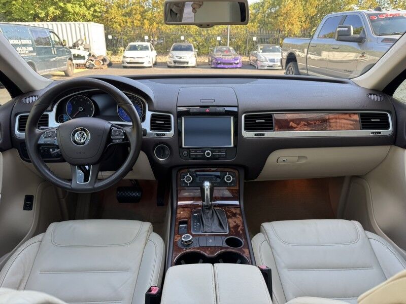 2012 Volkswagen Touareg Lux photo 22