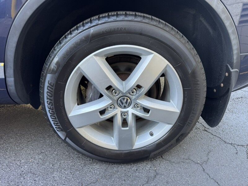 2012 Volkswagen Touareg Lux photo 30