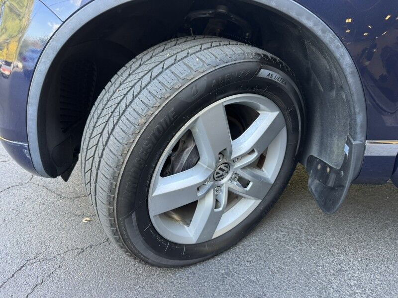 2012 Volkswagen Touareg Lux photo 29