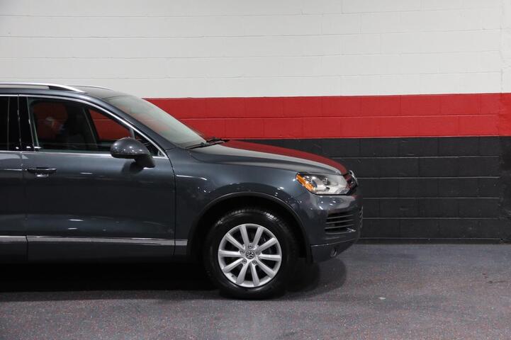 2012 Volkswagen Touareg Sport VR6 w/Navigation 4dr Suv Chicago IL