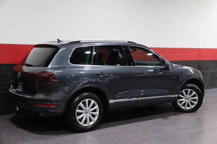 2012 Volkswagen Touareg Sport VR6 w/Navigation 4dr Suv Chicago IL