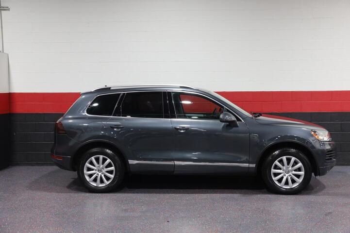 2012 Volkswagen Touareg Sport VR6 w/Navigation 4dr Suv Chicago IL