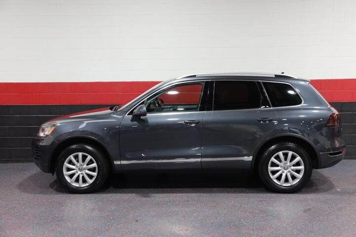 2012 Volkswagen Touareg Sport VR6 w/Navigation 4dr Suv Chicago IL