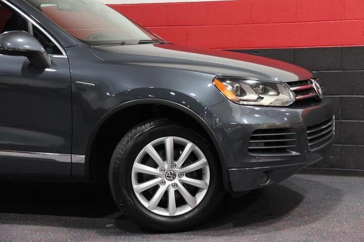 2012 Volkswagen Touareg Sport VR6 w/Navigation 4dr Suv Chicago IL