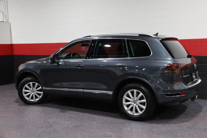 2012 Volkswagen Touareg Sport VR6 w/Navigation 4dr Suv Chicago IL