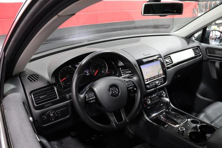 2012 Volkswagen Touareg Sport VR6 w/Navigation 4dr Suv Chicago IL