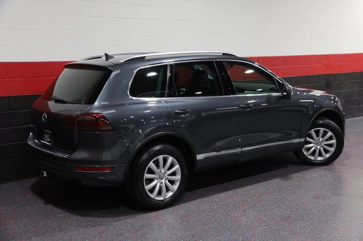 2012 Volkswagen Touareg Sport VR6 w/Navigation 4dr Suv Chicago IL