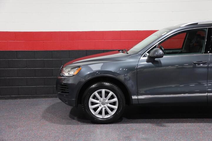 2012 Volkswagen Touareg Sport VR6 w/Navigation 4dr Suv Chicago IL