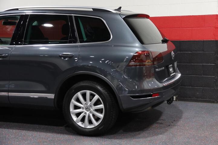 2012 Volkswagen Touareg Sport VR6 w/Navigation 4dr Suv Chicago IL