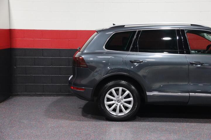 2012 Volkswagen Touareg Sport VR6 w/Navigation 4dr Suv Chicago IL