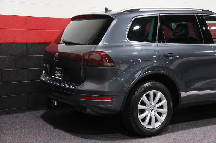 2012 Volkswagen Touareg Sport VR6 w/Navigation 4dr Suv Chicago IL