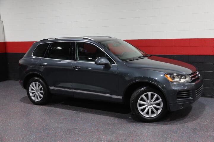 2012 Volkswagen Touareg Sport VR6 w/Navigation 4dr Suv Chicago IL