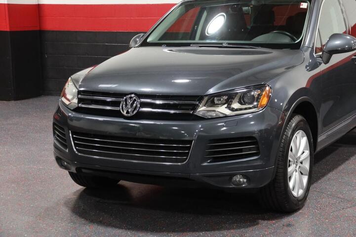 2012 Volkswagen Touareg Sport VR6 w/Navigation 4dr Suv Chicago IL