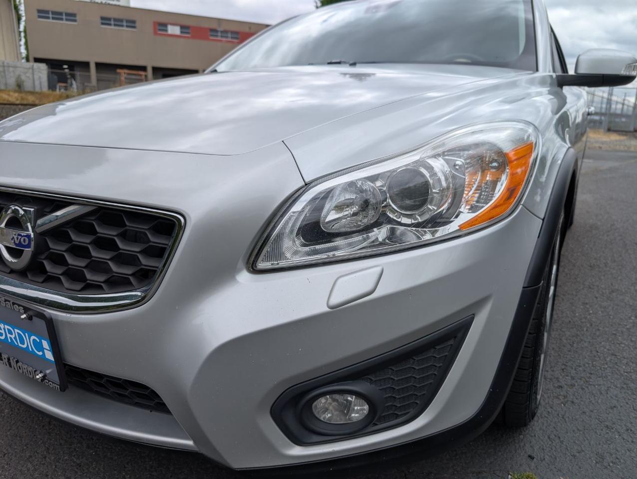 2012 Volvo C30 T5 6-MT Premier PLUS w/High Performance Audio, Moon Roof & Heated Seats Portland OR