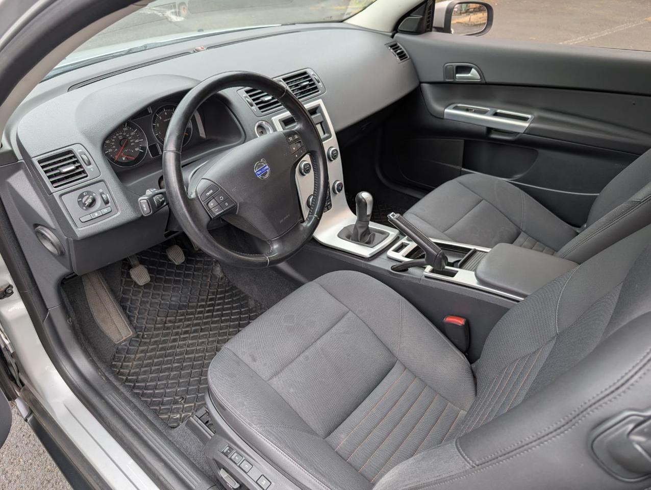 2012 Volvo C30 T5 6-MT Premier PLUS w/High Performance Audio, Moon Roof & Heated Seats Portland OR
