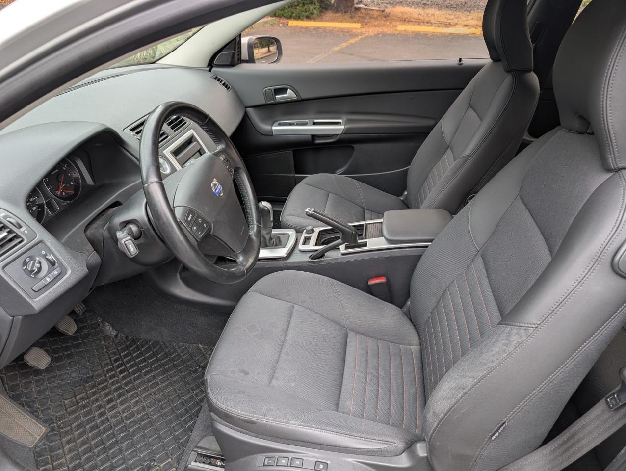 2012 Volvo C30 T5 6-MT Premier PLUS w/High Performance Audio, Moon Roof & Heated Seats Portland OR