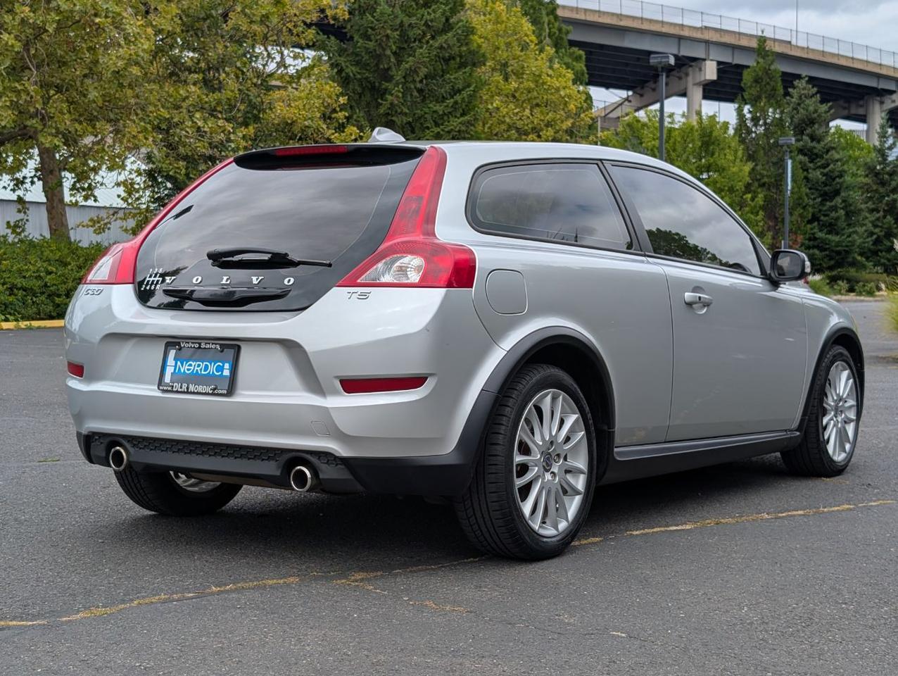 2012 Volvo C30 T5 6-MT Premier PLUS w/High Performance Audio, Moon Roof & Heated Seats Portland OR