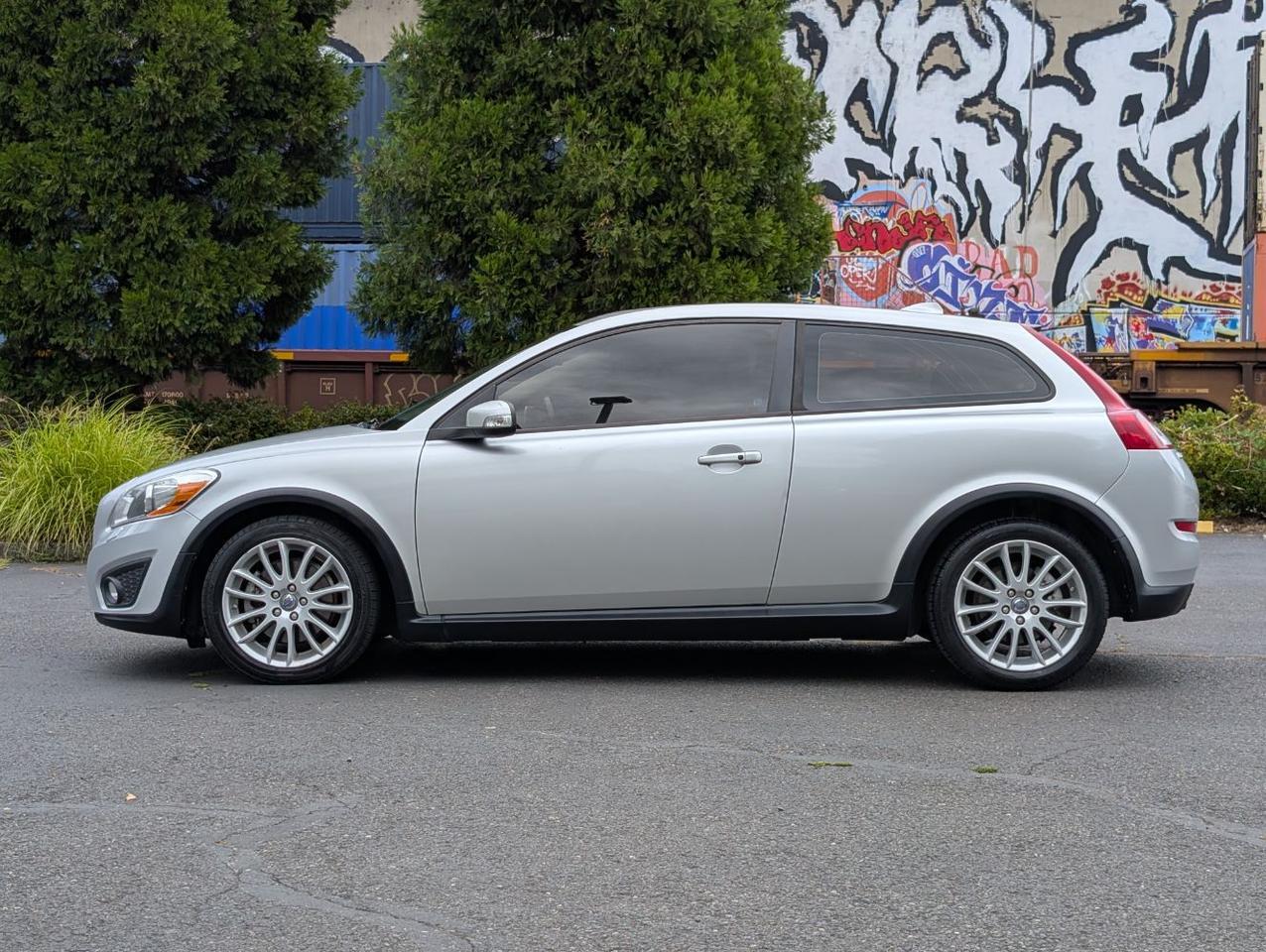 2012 Volvo C30 T5 6-MT Premier PLUS w/High Performance Audio, Moon Roof & Heated Seats Portland OR