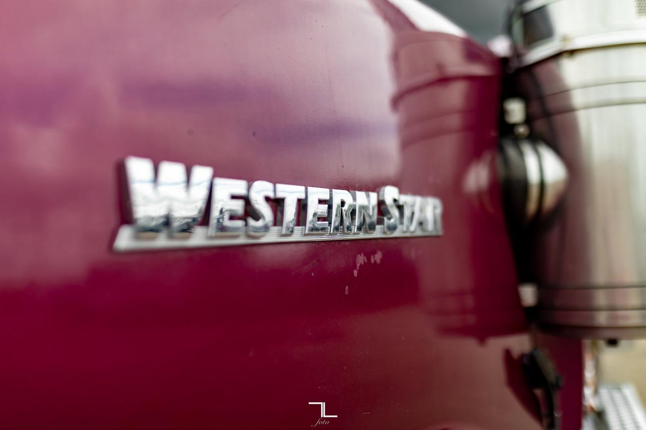 2012 Western Star 4900 FA T/A Tractor Sleeper Heavy Spec Red Deer AB