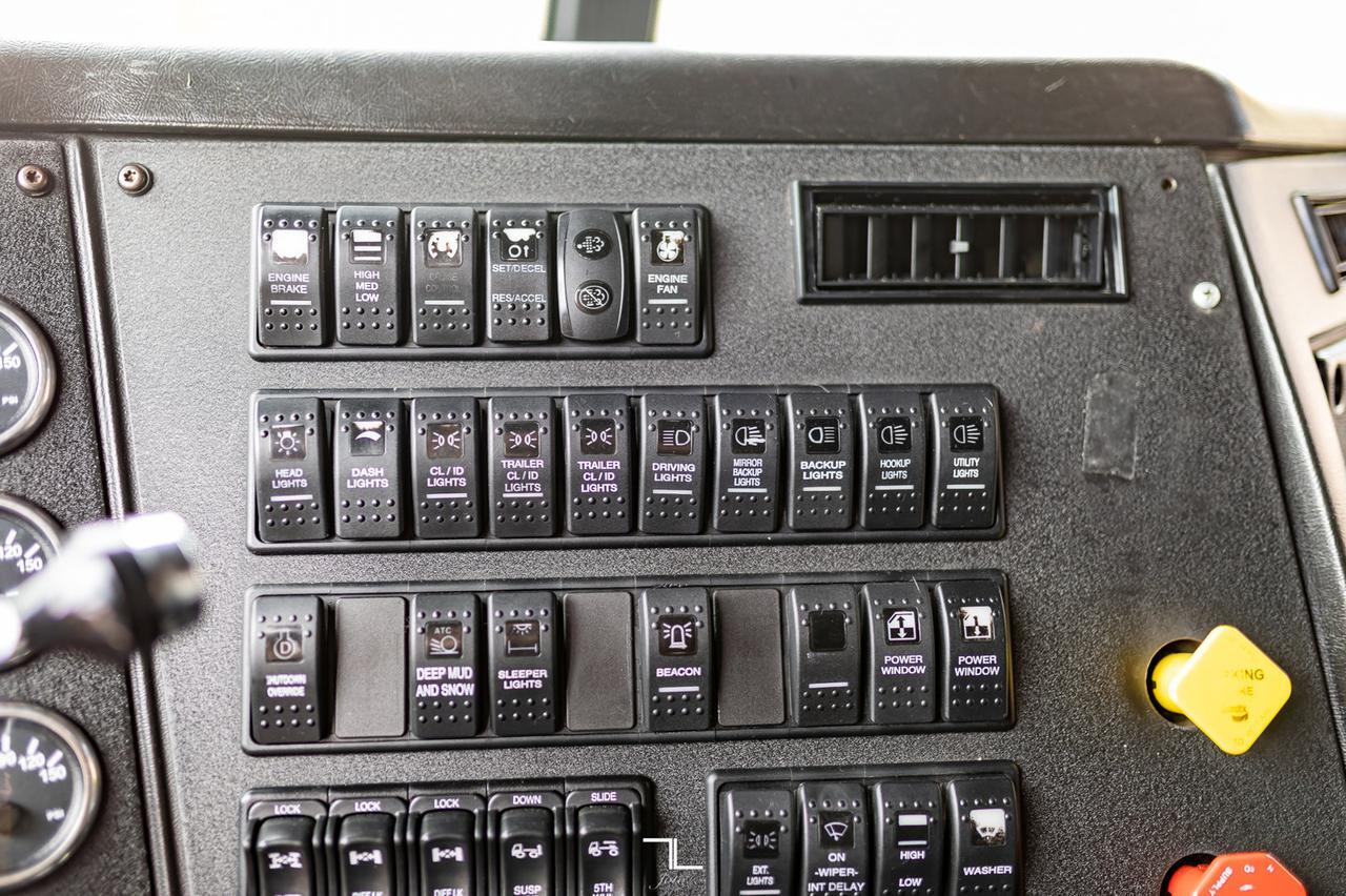 2012 Western Star 4900 FA T/A Tractor Sleeper Heavy Spec Red Deer AB