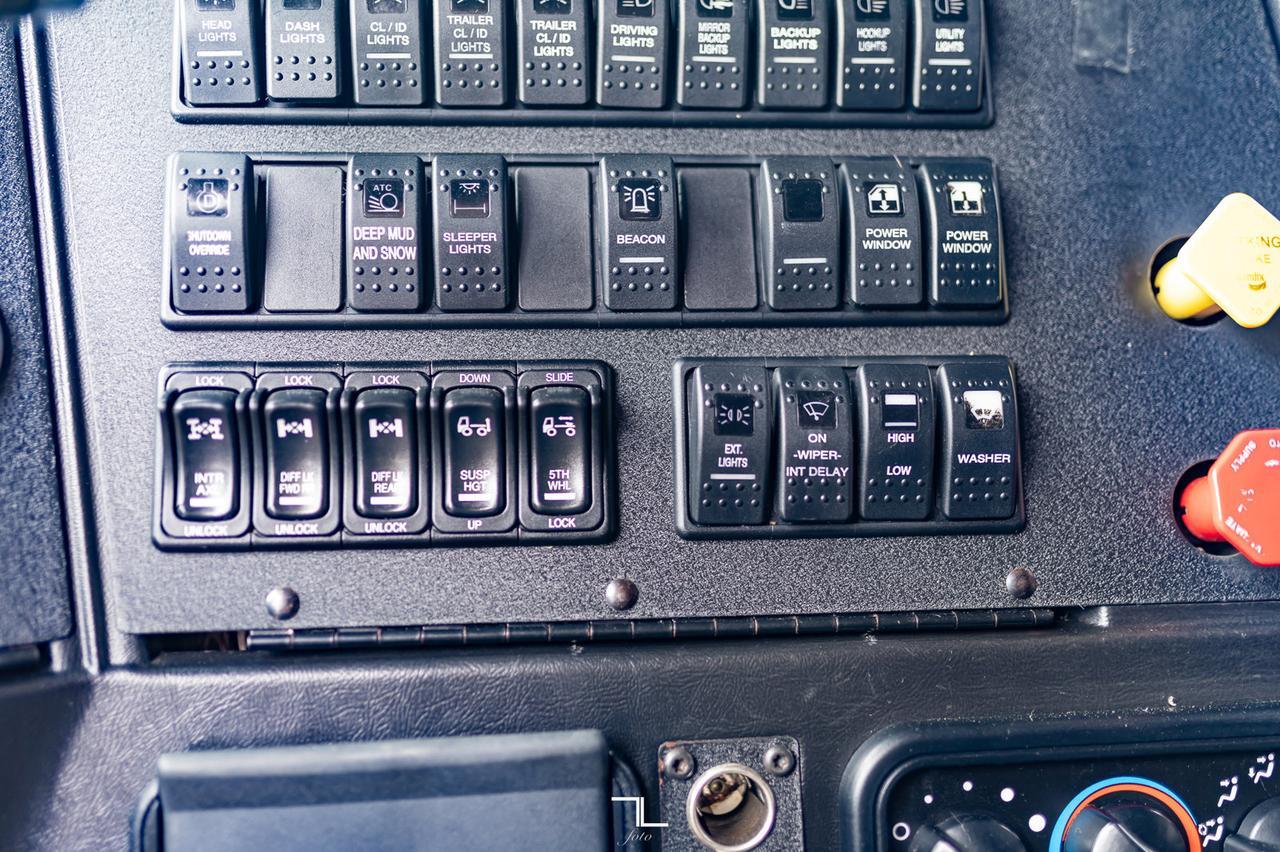 2012 Western Star 4900 FA T/A Tractor Sleeper Heavy Spec Red Deer AB