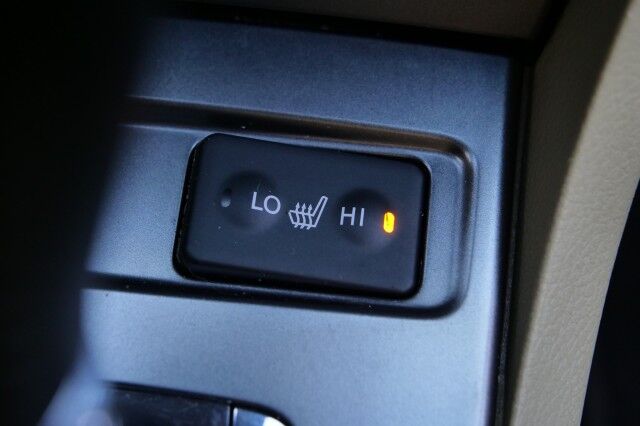 2013 Acura ILX 2.0L / Tech Package / Heated Seats / Power Sunroof! High Point NC